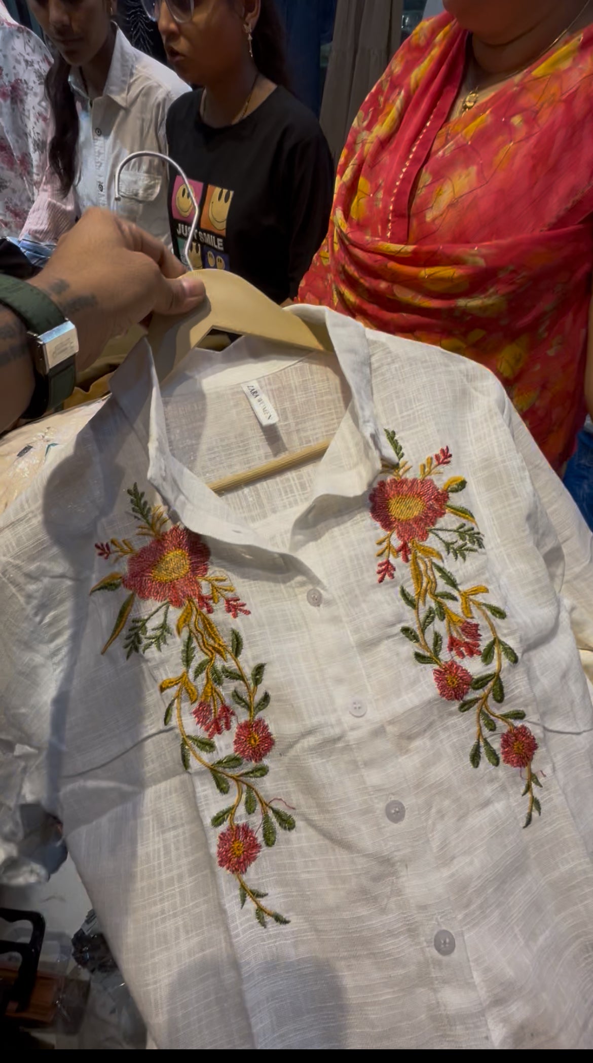 Crop white shirt with embroidery