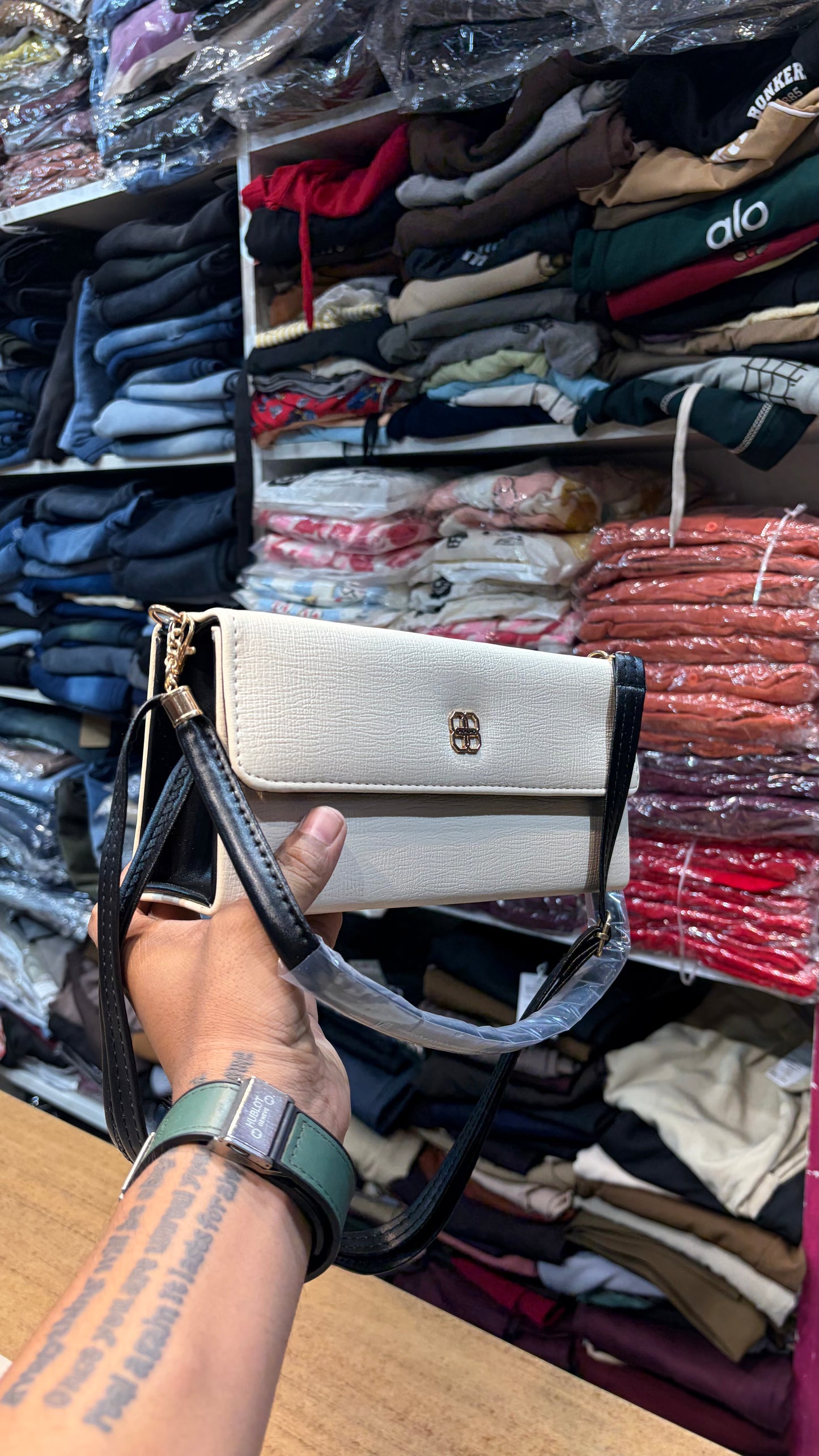 IMP SLING BAG