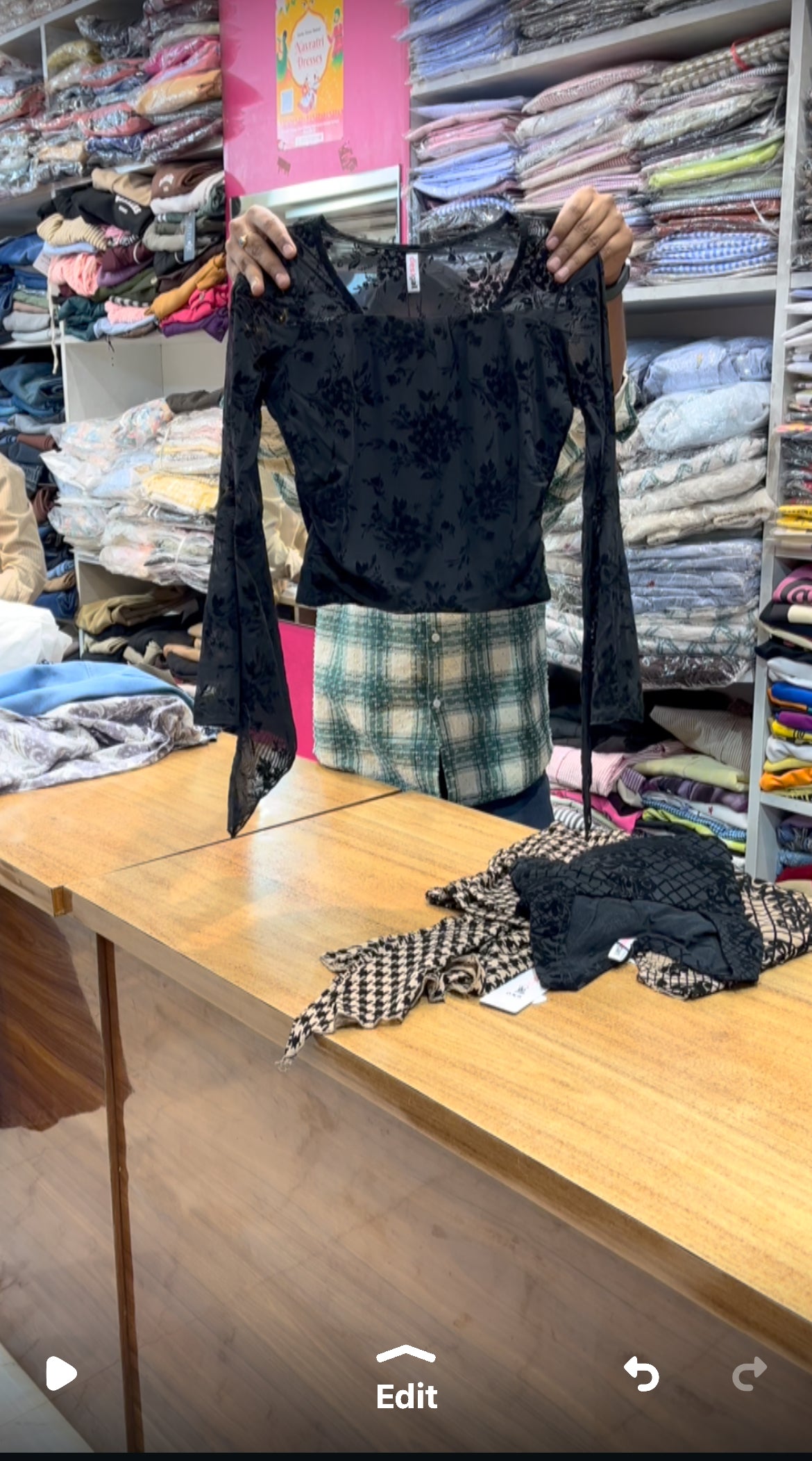 BELL SLEEVE TOP