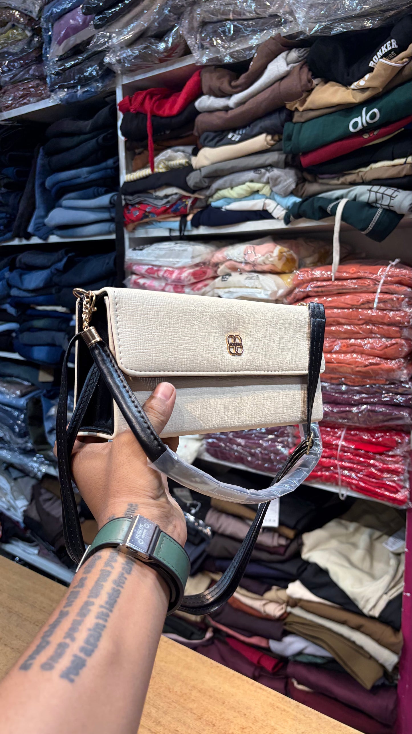 IMP SLING BAG