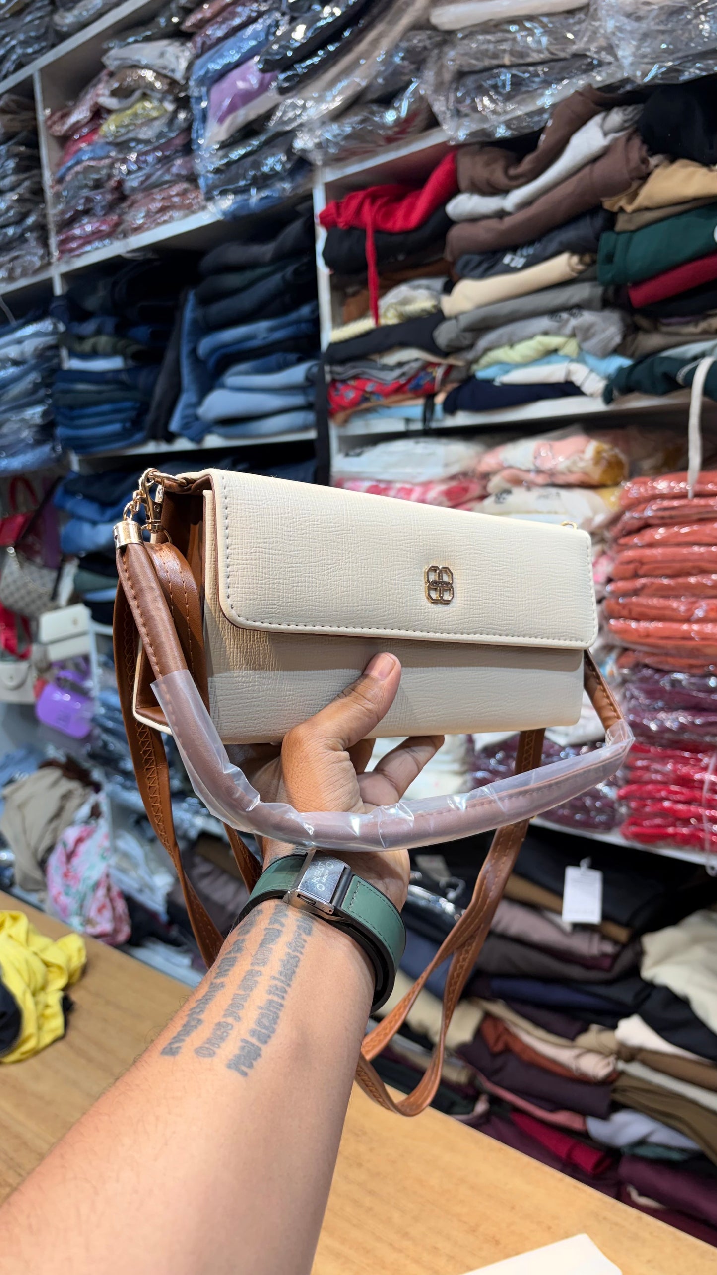 IMP SLING BAG