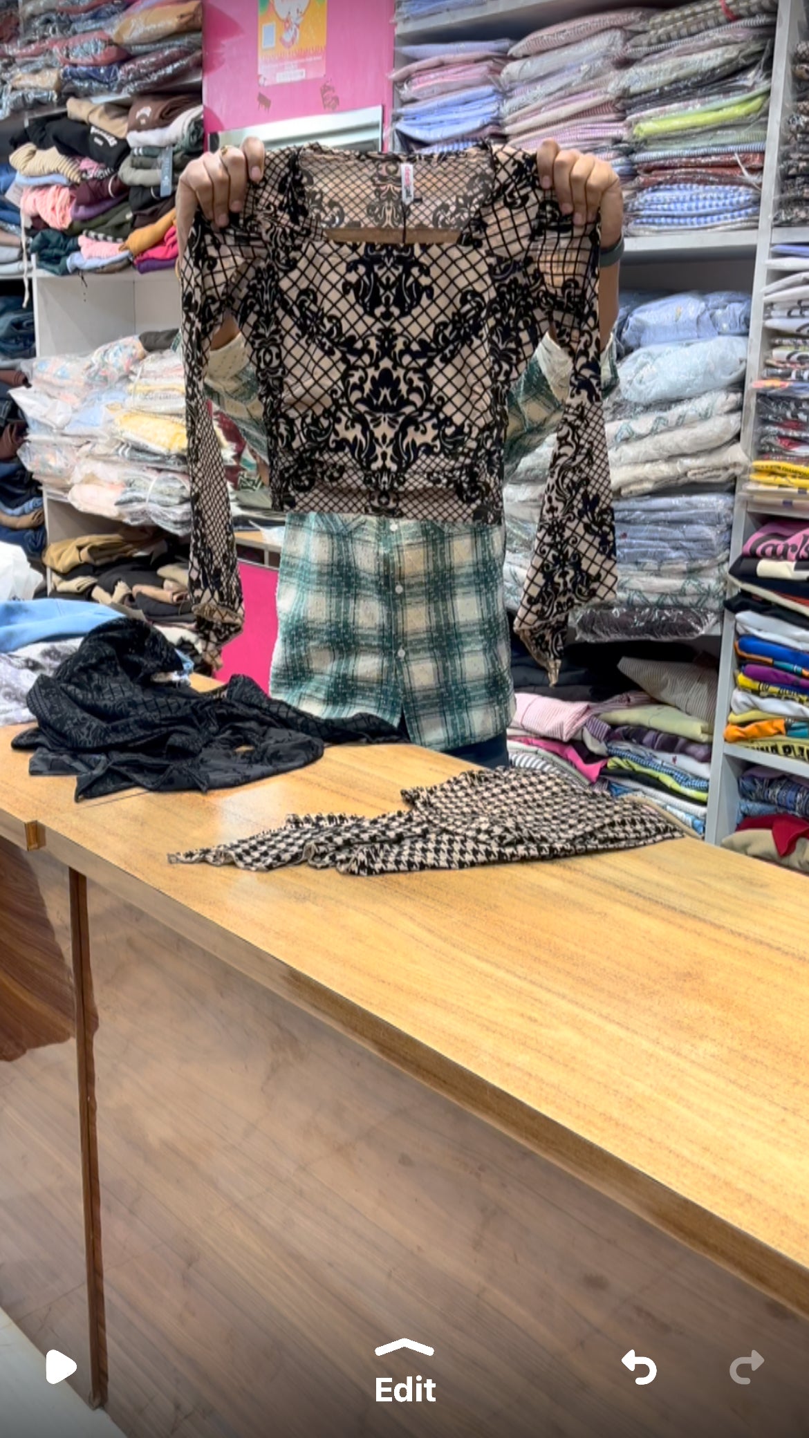 BELL SLEEVE TOP