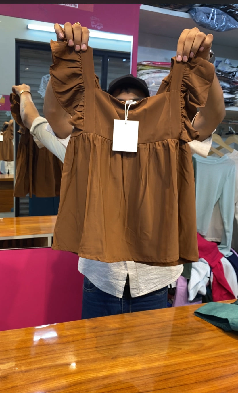 SLEEVELESS IMPORTED TOP
