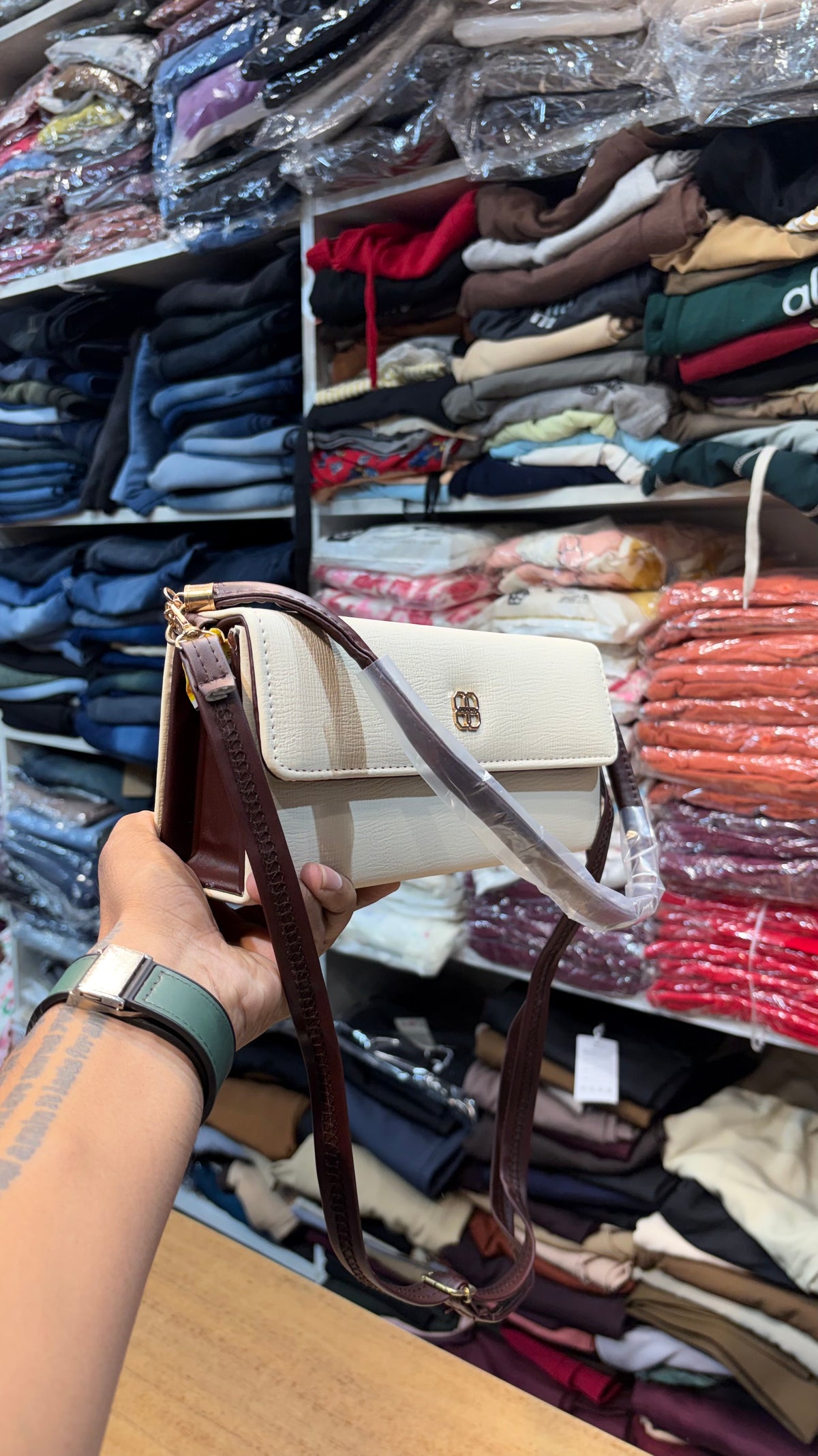 IMP SLING BAG