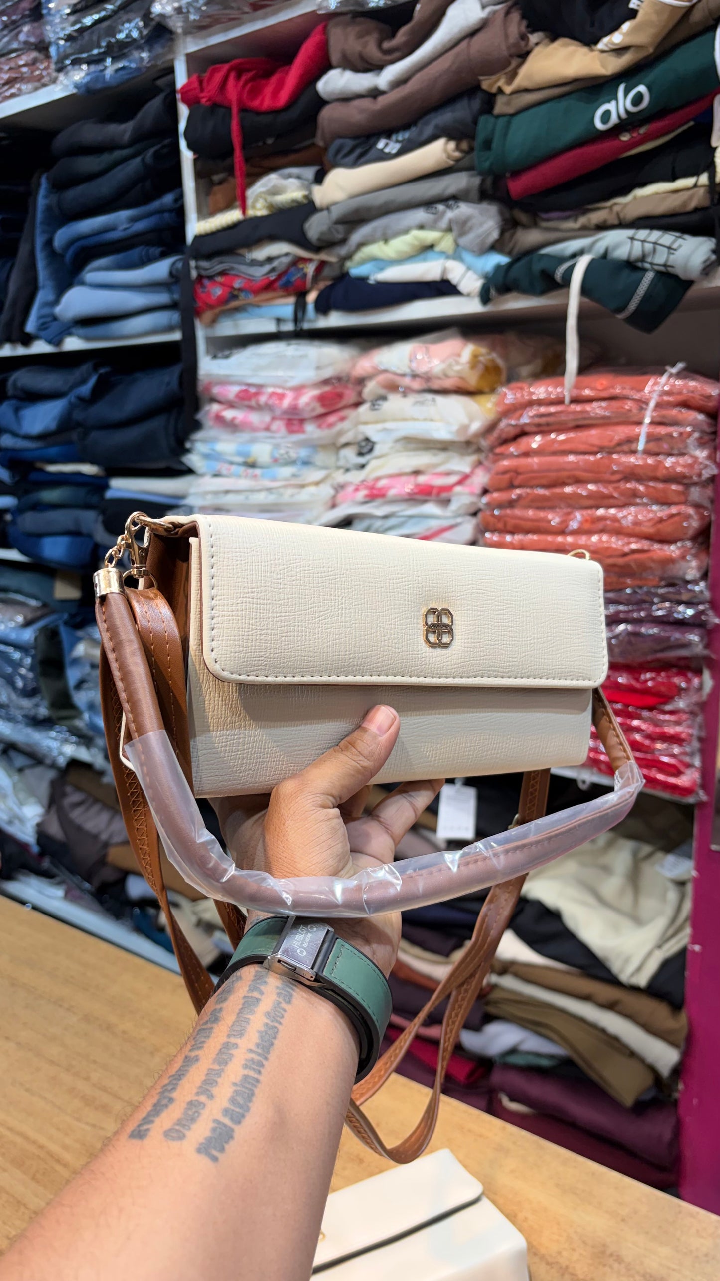 IMP SLING BAG